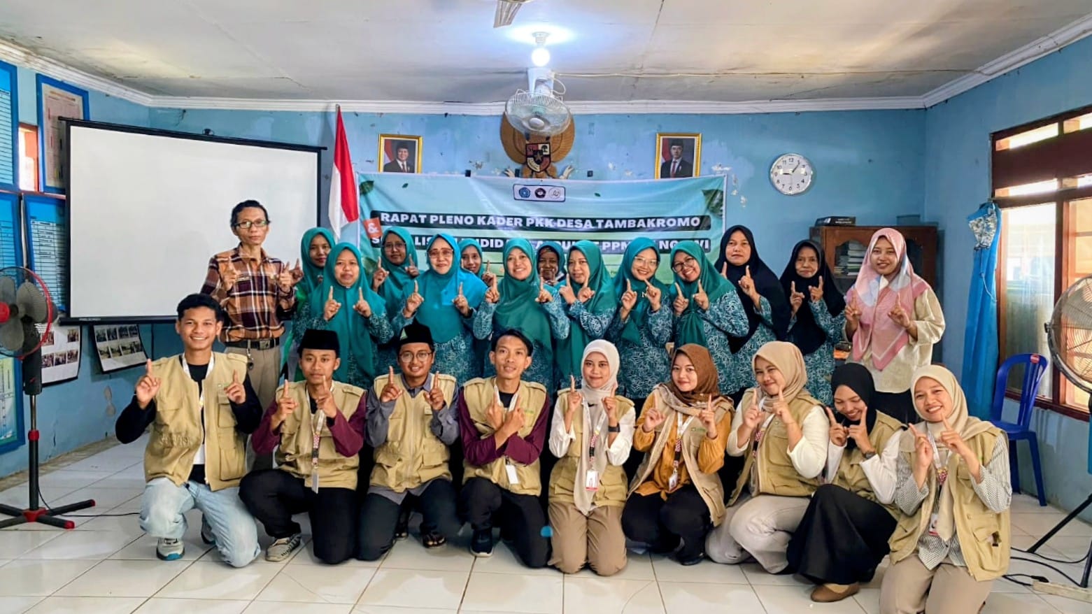 Mahasiswa IAI Ngawi dan PKK Tambakromo Tanam Alpukat untuk Perkuat Ketahanan Pangan